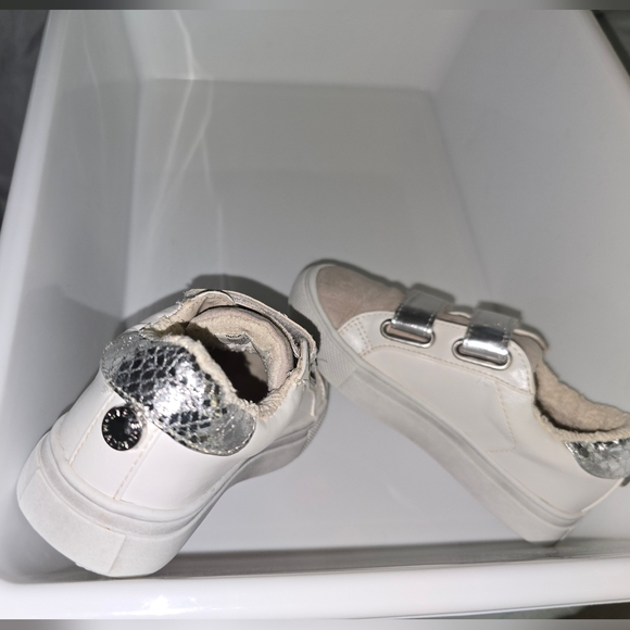 SteveMadden:Trezume Velcro Sneakers Fleece Lined Sparkly Pink Star, Lil Girl's:9 - Picture 3 of 15